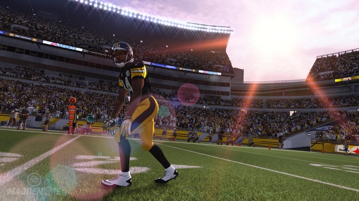 Pittsburgh Steelers player on the field in Madden NFL 15
