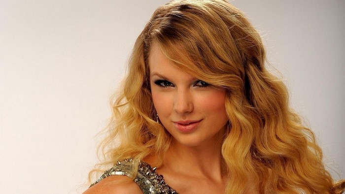 Taylor Swift portrait with blonde wavy hair