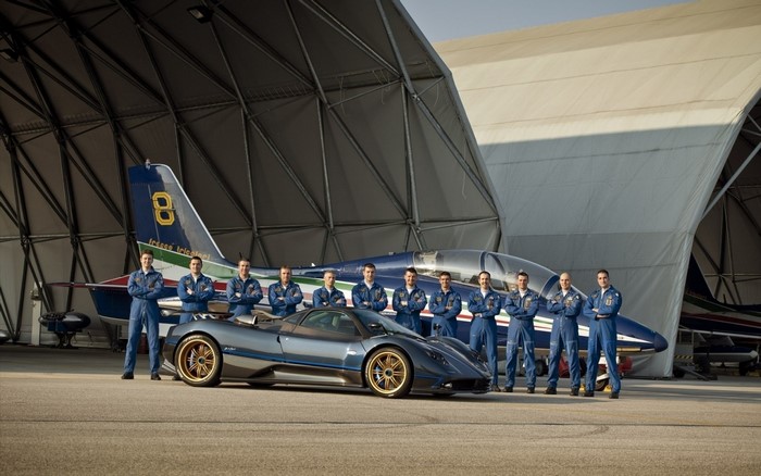 Pagani Zonda Tricolore with Frecce Tricolori pilots and aircraft