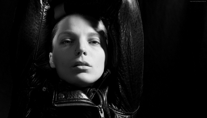 Daria Werbowy in leather coat