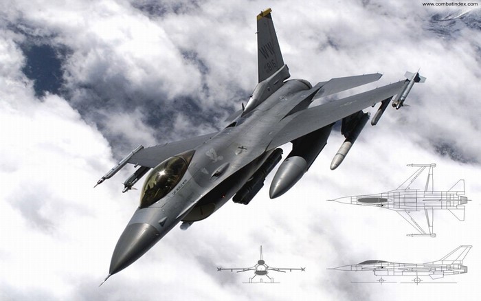 General Dynamics F-16 Fighting Falcon in flight