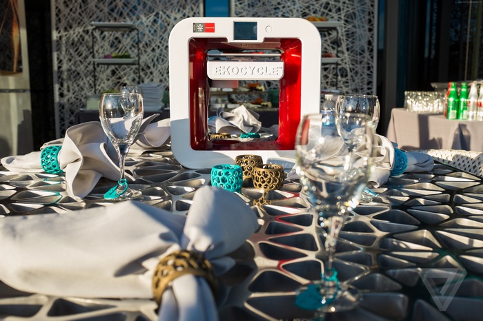 EKOCYCLE Cube 3D Printer at CES 2015
