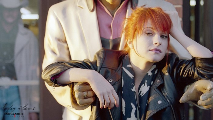 Hayley Williams in a leather jacket with a mannequin