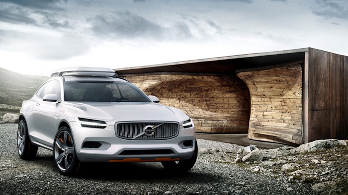 Volvo XC90 Concept SUV with Roof Box