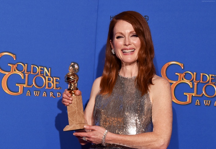 Julianne Moore holding Golden Globe Award