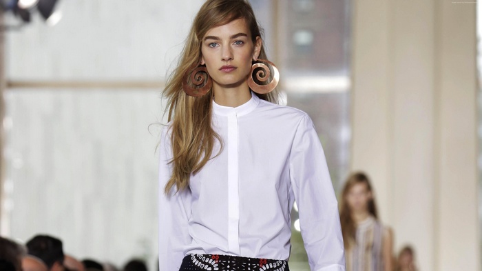 Maartje Verhoef on runway in white shirt