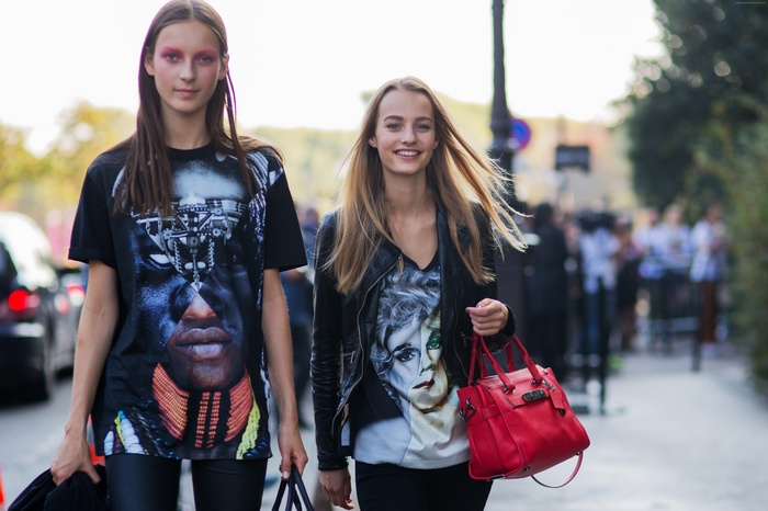 Julia Bergshoeff and Maartje Verhoef on the street