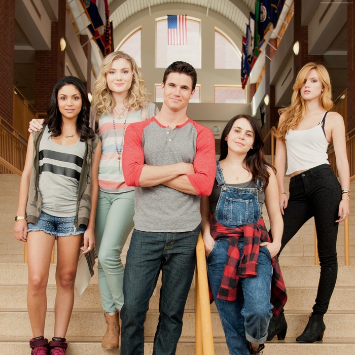 The DUFF movie cast: Robbie Amell, Bella Thorne, Mae Whitman