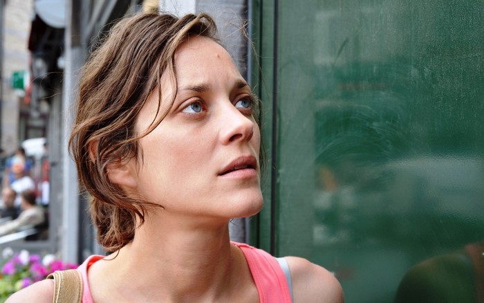 Marion Cotillard looking up