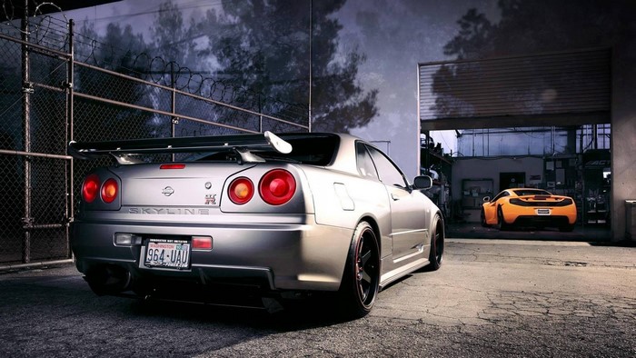 Nissan Skyline GT-R R34 and McLaren 650S in garage