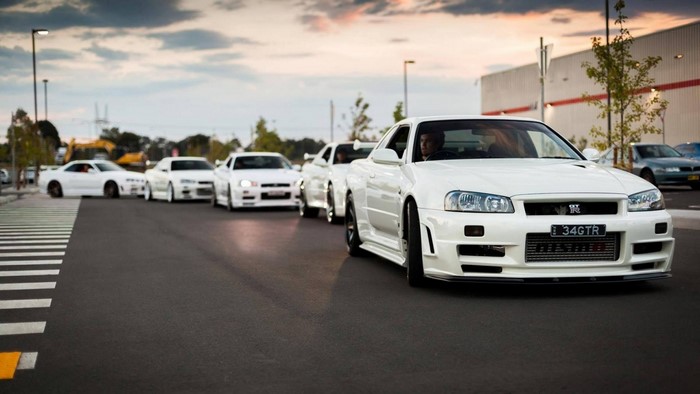 White Nissan Skyline GT-R R34 cars in a line