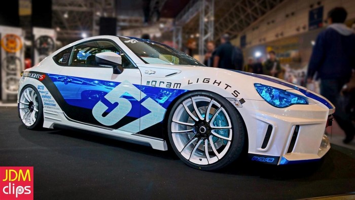 White Toyota GT 86 with "GRAM LIGHTS" livery