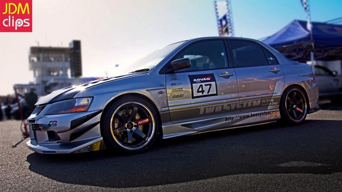 Mitsubishi Lancer Evolution VIII with JDM clips logo