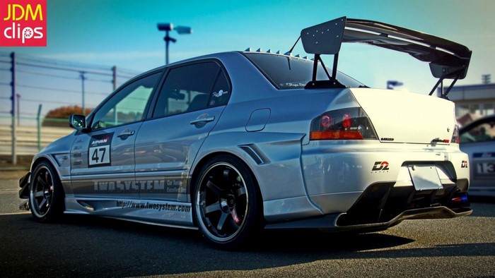 Mitsubishi Lancer Evolution VIII with large rear wing