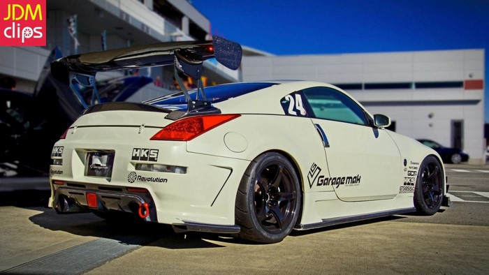 White Nissan 350Z with large rear spoiler