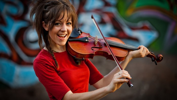 Lindsey Stirling playing the violin