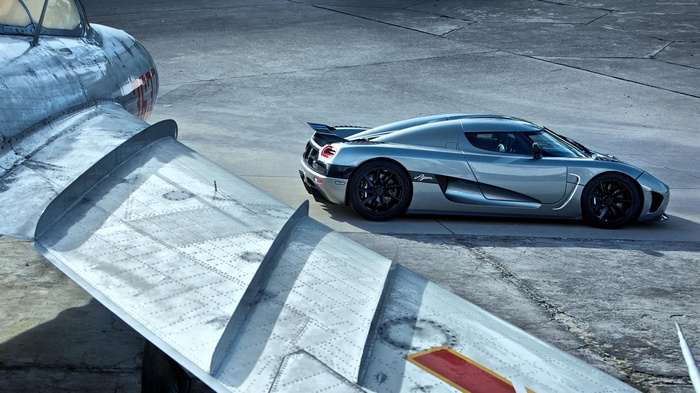 Koenigsegg Agera R next to an aircraft wing