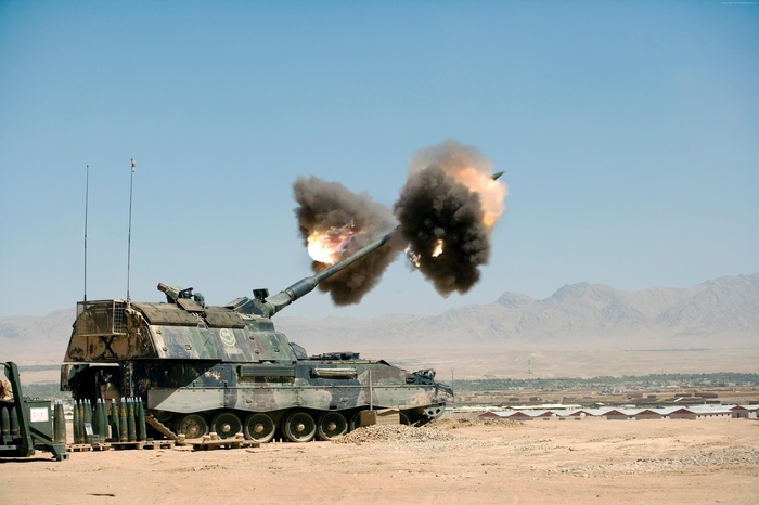 Bundeswehr PzH 2000 howitzer firing in desert