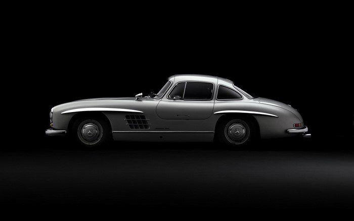 Silver Mercedes-Benz 300SL Gullwing Coupe