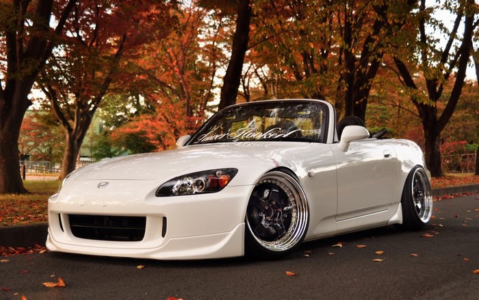 White Honda S2000 Convertible with Custom Wheels