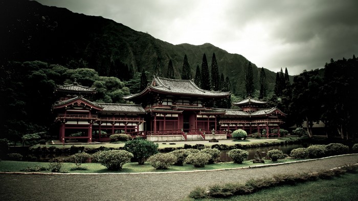 Byodo-In Temple in Valley of the Temples, Oahu, Hawaii