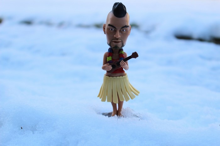Bobblehead of a man playing ukulele in the snow