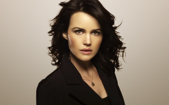 Carla Gugino portrait
