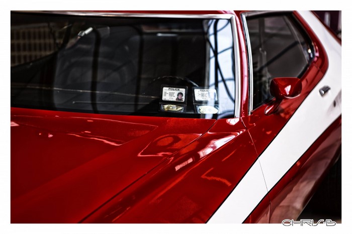 Red and white Starsky & Hutch Ford Gran Torino