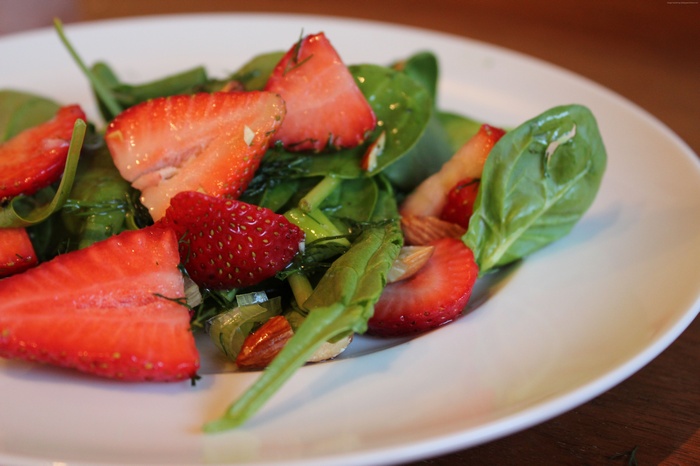 Strawberry and Spinach Salad with Almonds