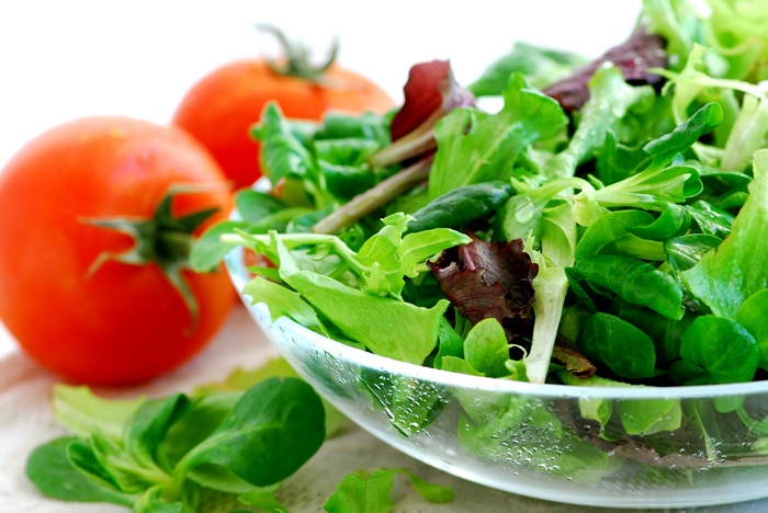Fresh salad with tomatoes