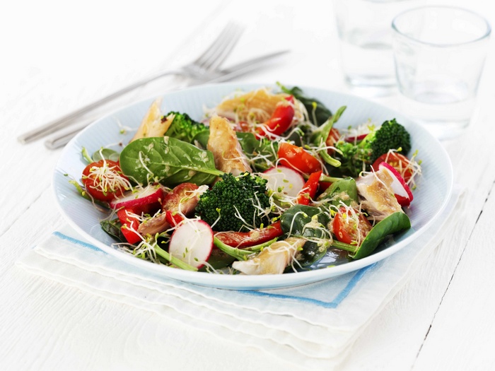Salad with spinach, cherry tomatoes, radishes, and broccoli