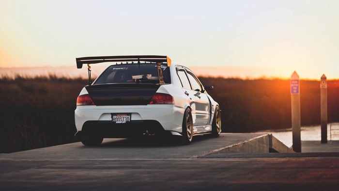 White Mitsubishi Lancer Evolution VIII with a large spoiler