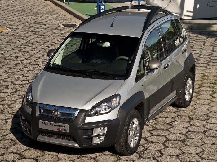 Silver Fiat Idea Adventure parked on cobblestone