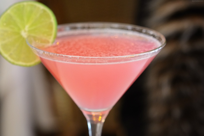 Cosmopolitan cocktail with lime slice
