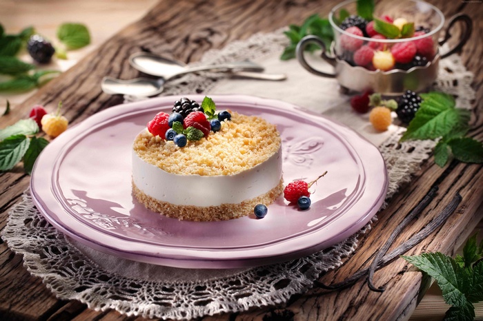 Cheesecake with berries and mint on a plate