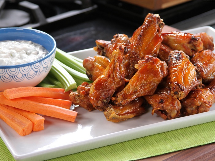 Buffalo wings with carrots, celery, and dip