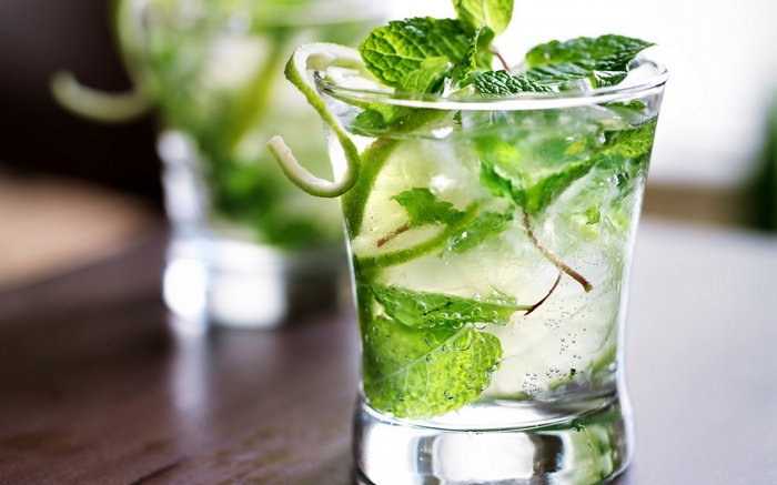 Mojito cocktail with mint and lime