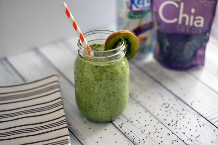 Kiwi smoothie with chia seeds