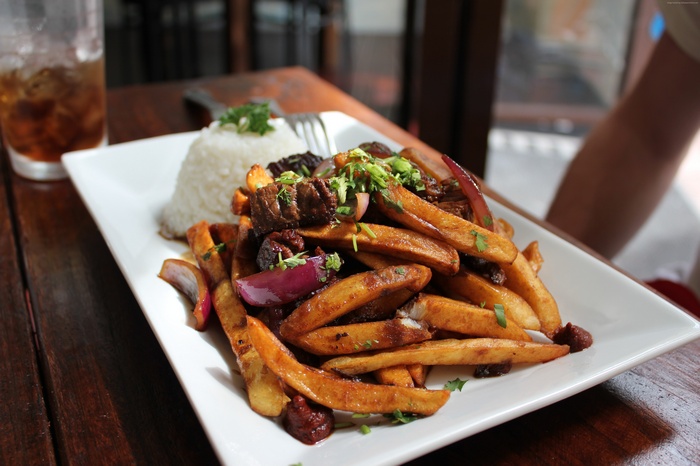 Lomo Saltado with rice and drink