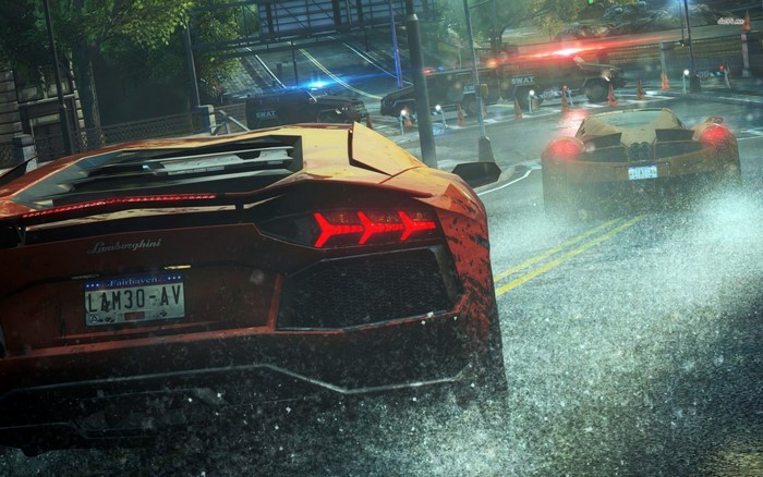 Lamborghini Aventador and Pagani Huayra Police Chase