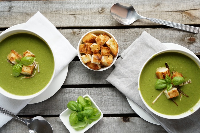 Green pea soup with croutons and basil