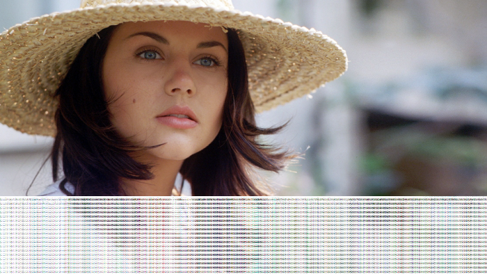 Tiffani Amber Thiessen wearing a straw hat