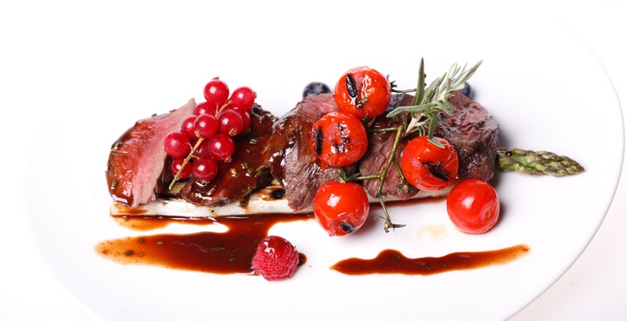 Pork medallions with red currants and cherry tomatoes
