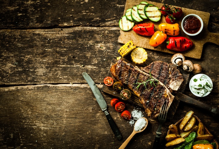 food, tomatoes, sauces., steak, grill, cooking, peppers, meat, vegetables, potatoes, corn, mushrooms