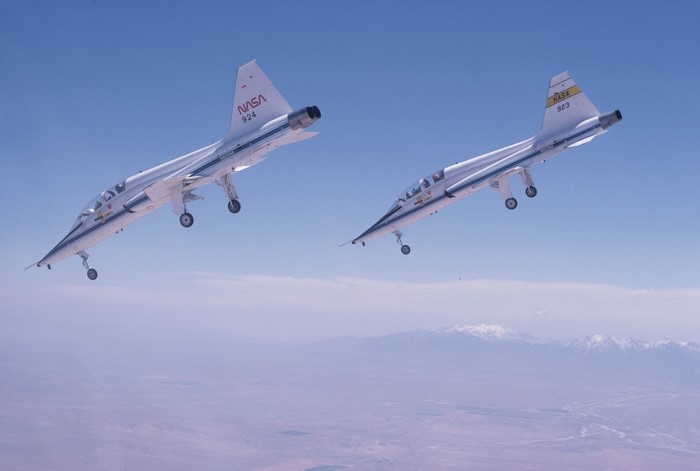 Two NASA T-38 Talon jets flying in formation
