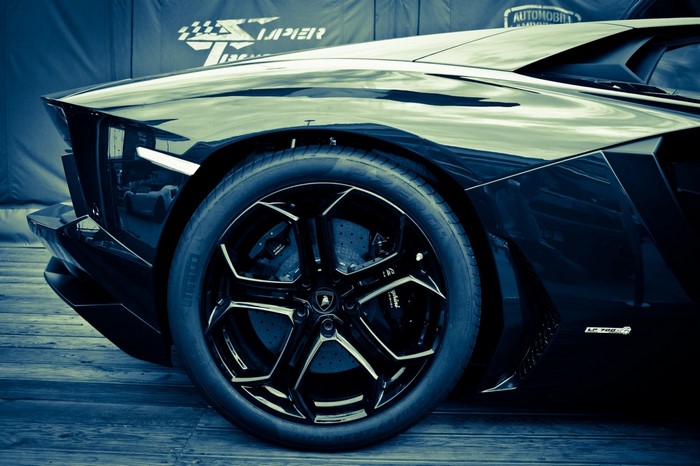 Black Lamborghini Aventador LP 700-4 Wheel