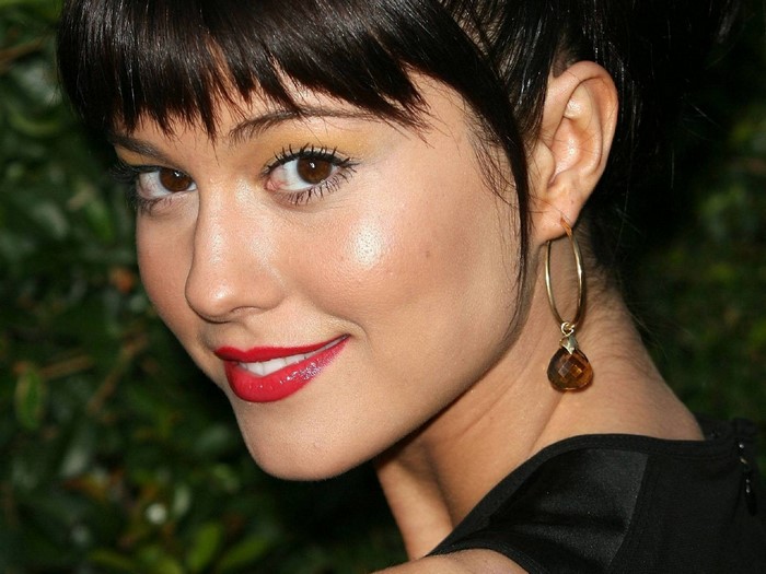 Mary Elizabeth Winstead Close-Up Portrait with Red Lipstick