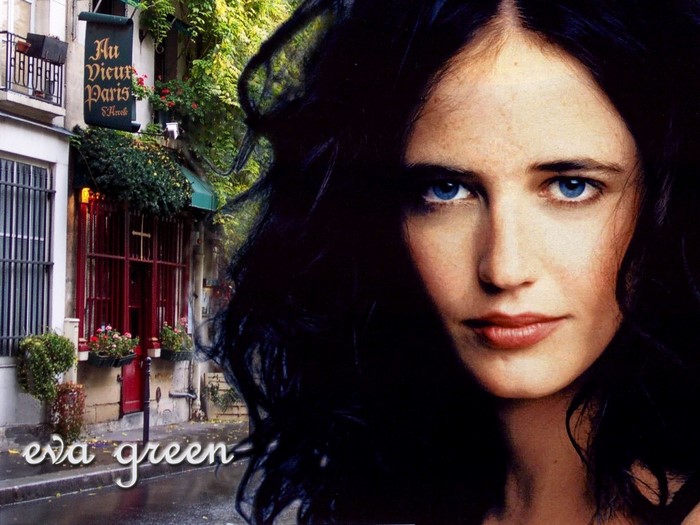 Eva Green in front of a Parisian cafe