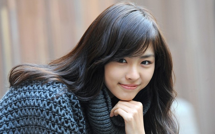 Lee Yeon Hee portrait with long wavy black hair and sweater