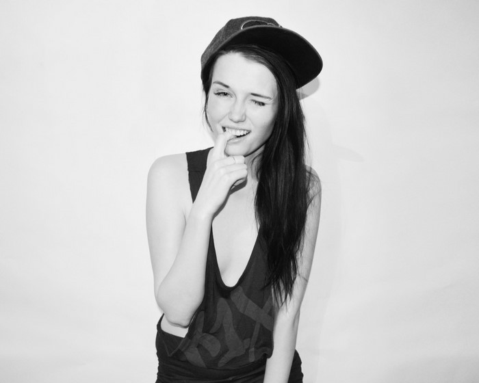 Young woman wearing a baseball cap and tank top